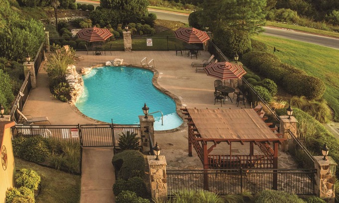 Marble Falls Hotel | La Quinta Inn & Suites by Wyndham Marble Falls