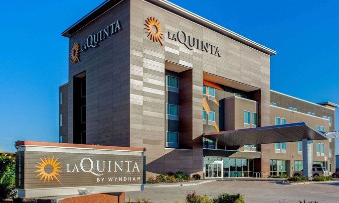 North San Antonio - SAT Hotel | La Quinta Inn & Suites by Wyndham San Antonio Alamo City
