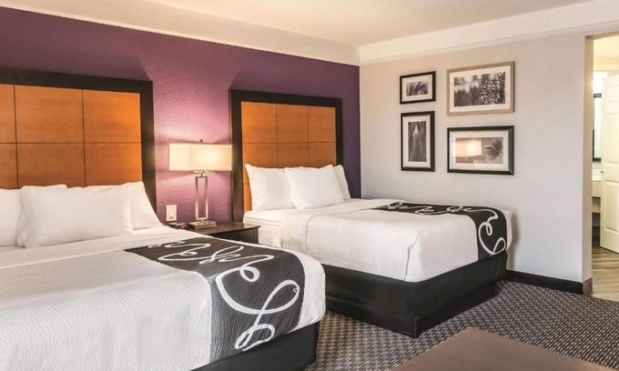 Airport North Hotel | La Quinta Orlando | 2 Full Beds | Family-Friendly | Free-Shuttle | Pool