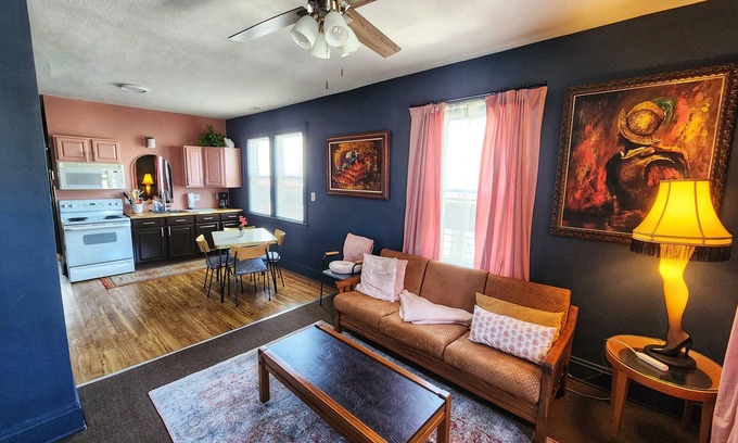 University Circle Apartment | La rapsodia in blu della Little Italy *family run*