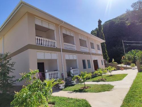Baie Ste Anne Hotel | La Residence D'Almee Guesthouse