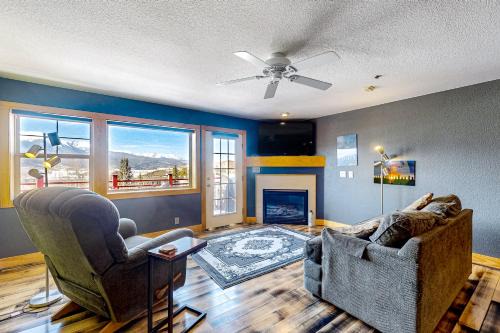 Dillon Apartment | La Rive Del Lago 302