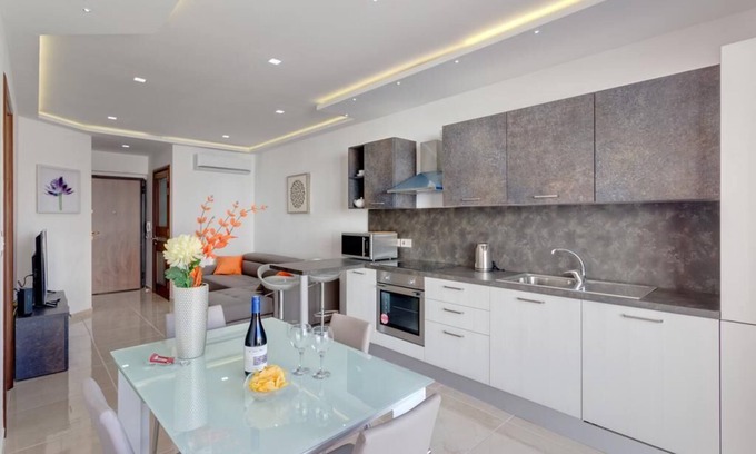 Madliena House | La Rive Smart Seaview Luxurious Apartment