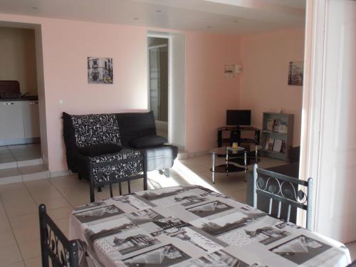 Laroche-Saint-Cydroine Apartment | La Rivière Meublé de Tourisme 2 étoiles