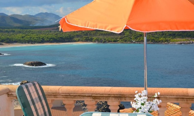 Cala Agulla Apartment | La Roca Azul Apartment with terrace and sea view, 1 bedroom, 1 living room, 1 bathroom, communal pool