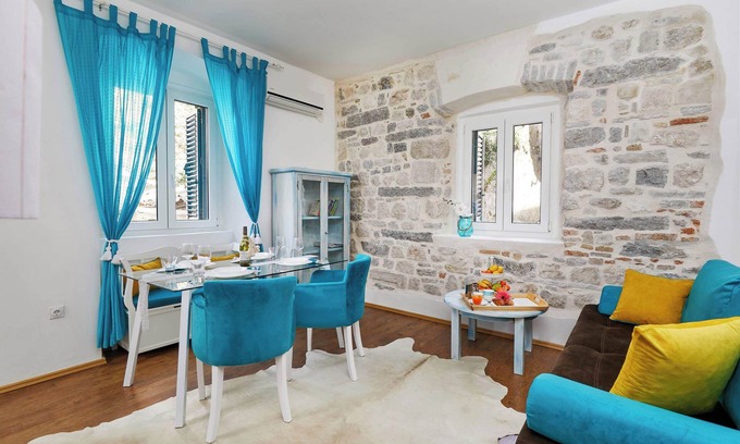 Kotor Old Town Apartment | La Rocca❤️of UNESCO Medieval Kotor–Luxury 1BR in Heart of Restaurants & Cafés