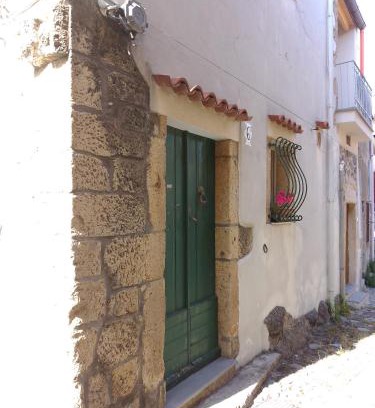 Cuglieri House | la roccia