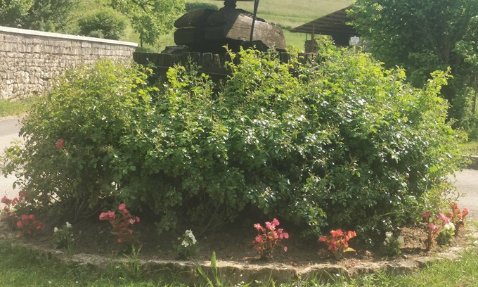 Grusse Apartment | La Roche St Roch, est un Loft Situé Dans un Village Vigneron 🦋