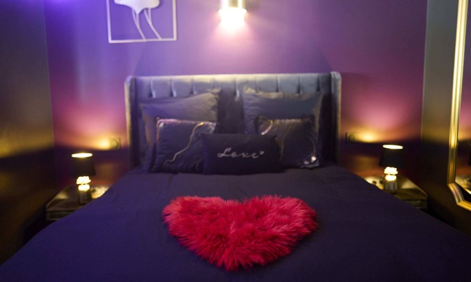 Arnouville House | La Romance Room - Jacuzzi | Cinema | Sauna