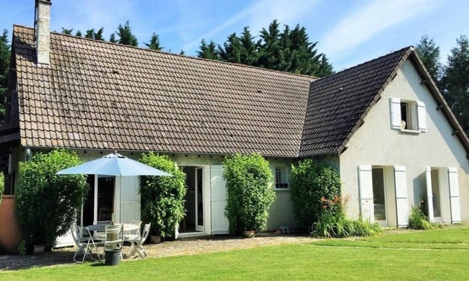Maligny House | La Roseraie : Maison de Campagne au Calme au Coeur d 'un Petit Village Bourguignon