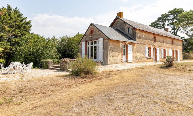 Landevieille Cottage | "La Savarière": Cottage and beach for 12 people