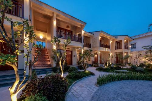 Hoa Lu Resort | La Sen Village
