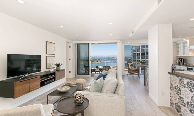 Coronado Condo | La Sierra Tower Newly remodeled 4 ppl