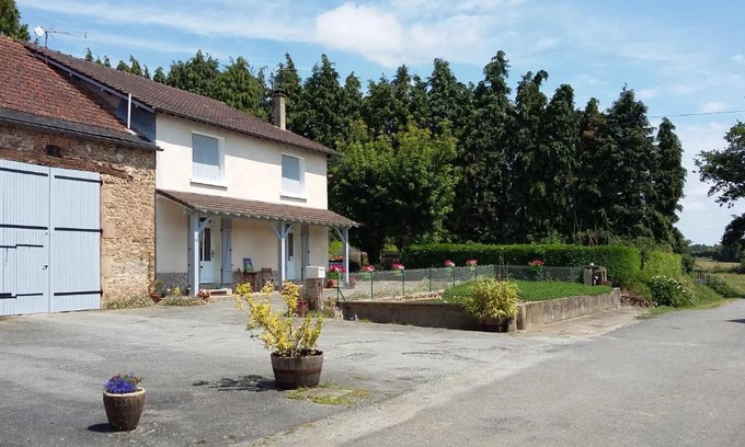 Saint-Amand-Magnazeix Bed & Breakfast | La Source