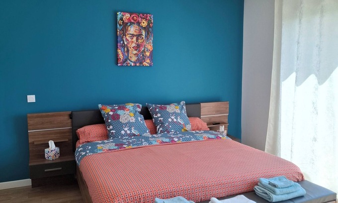 Arsac Bed & Breakfast | La suite de la route des vins, a chic and cosy haven of peace, with terrace.