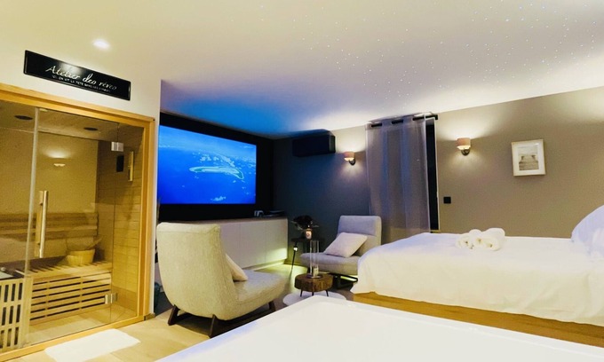 Saint-Laurent-dAndenay House | La Suite spa du Moulin