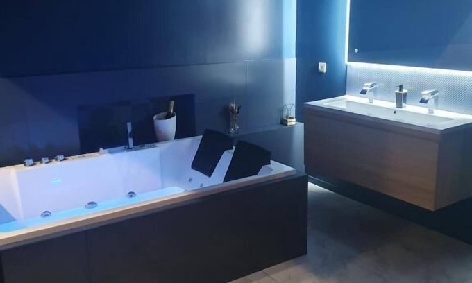 Tavernes Apartment | La Suite - Loft Spa - Love room in green Provence