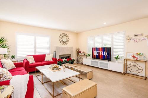 Hacienda Heights Bed & Breakfast | LA Sunny House beautiful yard 7 rooms 4 bathrooms Near Disneyland & Hollywood & Downtown