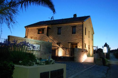 Monsampolo del Tronto Bed & Breakfast | La tana dei leoni