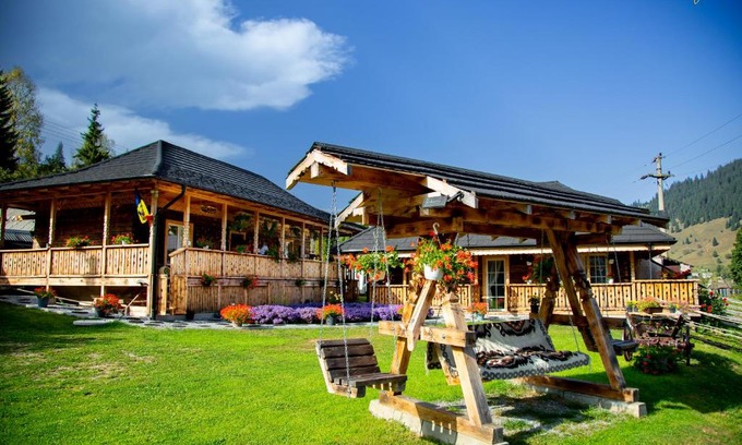Iacobeni House | La Tarani