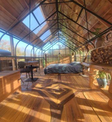 Saint-Sulpice-les-Feuilles Cabin | La terre du milieu 87
