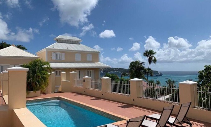 Estate Queens Quarter House | La Terazza w/Queen Bed