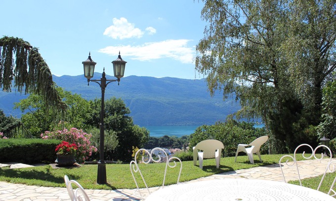 Brison-Saint-Innocent Apartment | La Terrasse de Brison
