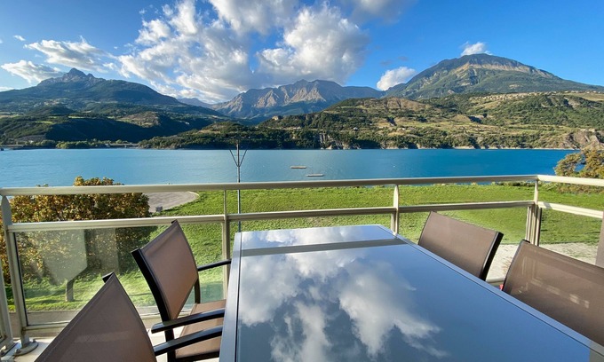 Savines-le-Lac Apartment | La Terrasse au Bord du Lac, vue Panoramique 180 °, Appt 2 ch