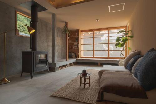 Mitoyo Villa | La toile