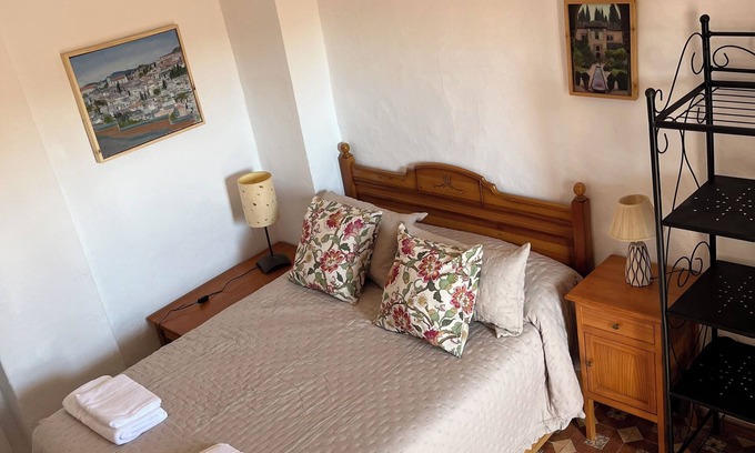 Beiro Apartment | La Torrecilla: the house on the wall