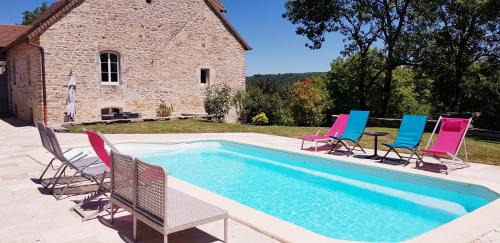 Chateau-Chalon Bed & Breakfast | La Tour Charlemagne