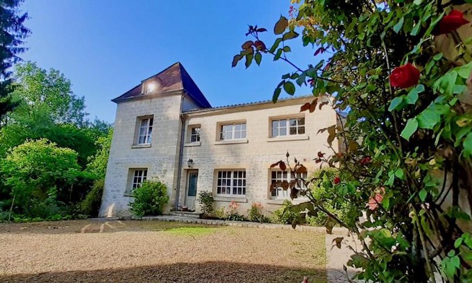 Rousseloy Apartment | La Tour de Flandre
