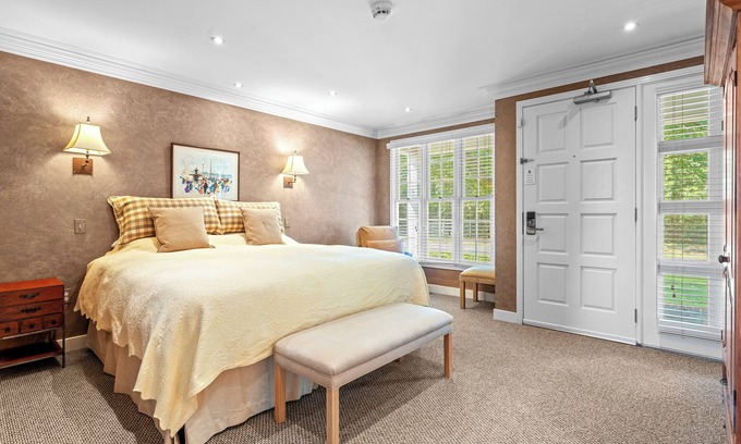 Brightwood Apartment | La Tour Eiffel- Prince Michel Vineyard & Winery n