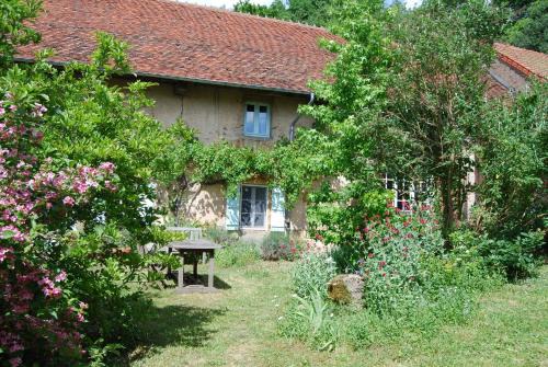 Marcilly-la-Gueurce Bed & Breakfast | La Tour