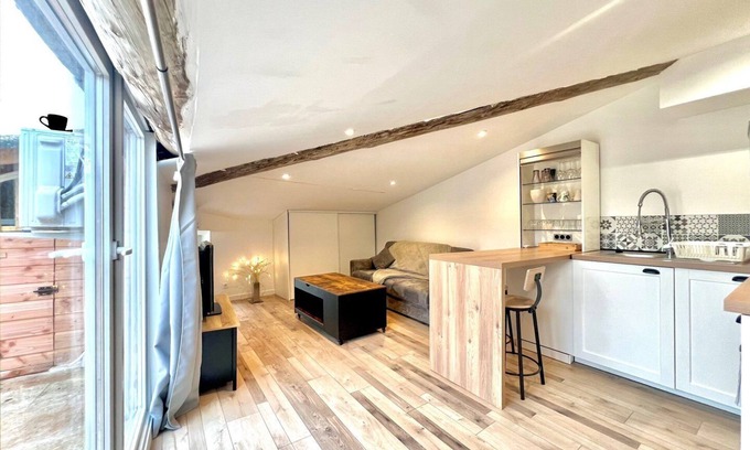Saint-Genies-de-Malgoires Apartment | La Tropézienne, charm and comfort in the Gard.