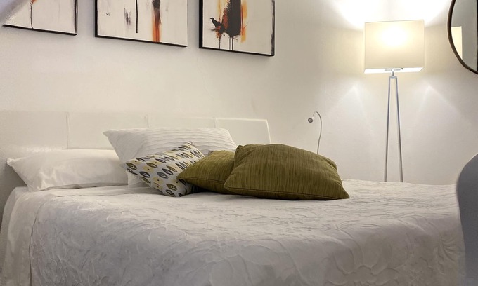 Vernazza Apartment | La Verde di Vernazza - Art Studio - Wi-fi & A/C - Vernazza Rentals