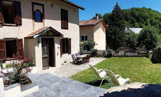 Mauleon-Barousse Cottage | La Vieille Ferme, French Pyrenees, Pool & Hot Tub