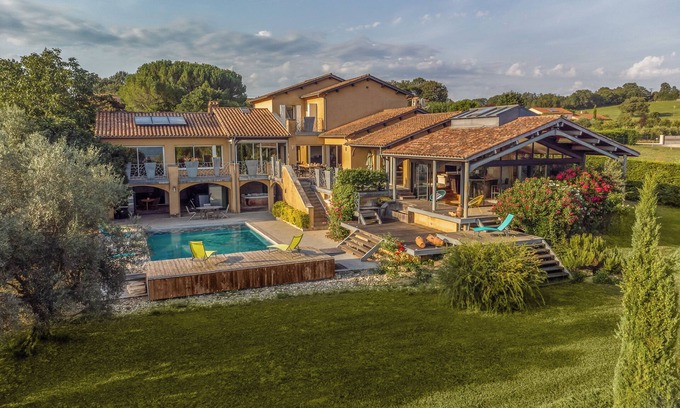 Capdenac-Le-Haut Villa | ✨La Villa Bleue, Luxury, Pool and Spa