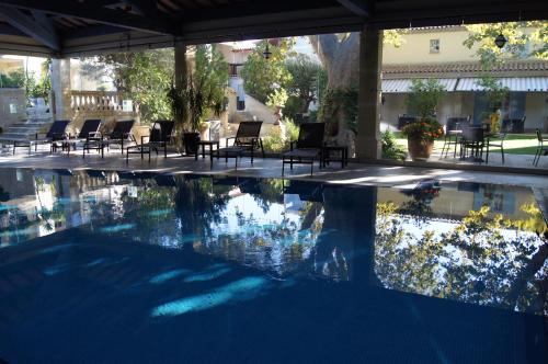 Aigues-Mortes Medieval City Hotel | La Villa Mazarin