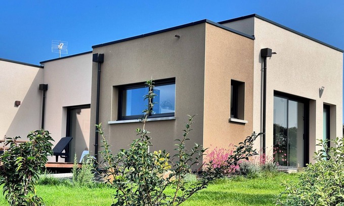 Blainville-sur-Mer Villa | La Villa Pépé, Idéal en Famille ou Entre Amis, une Parenthèse Enchantée