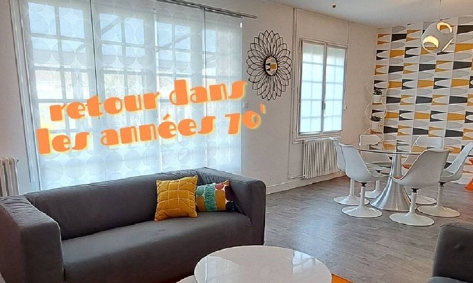 Joue-les-Tours House | LA VILLA POP: back to the 70s!