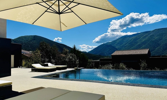 Mollans-sur-Ouveze House | La "villa Romy" Piscine et Spa Face au Ventoux en Provence