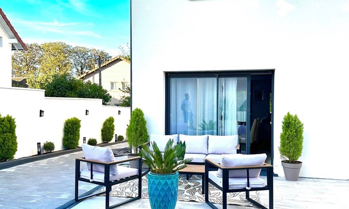 Ris Orangis House | La Villa Six jml