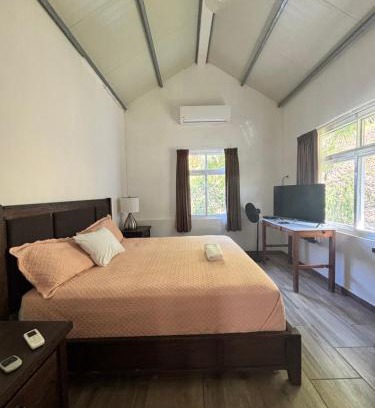 San Agustin Lanquin Apartment | La Villa Suites Monja