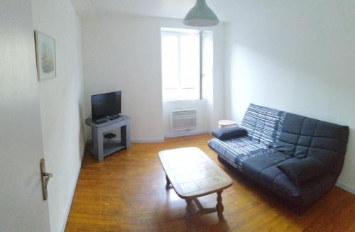 Ferrieres-Saint-Mary Apartment | la violette