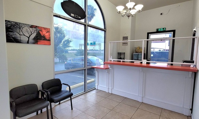 Brownsville Hotel | La Vista Motel