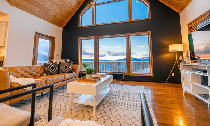 Mountain Base Cabin | La Vista - snowshoe, WV