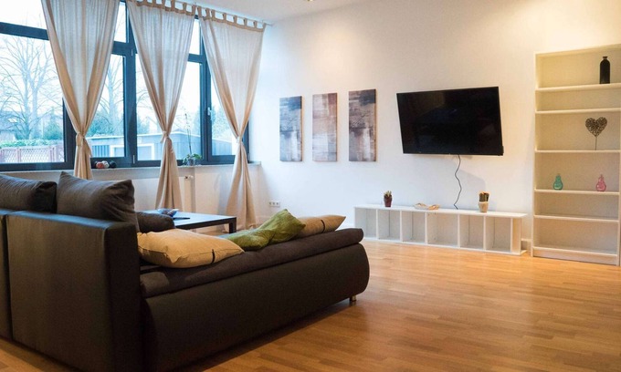 Langenfeld Apartment | LA05 Loft apartment in Langenfeld with the language assistant Alexa, 50 inch TV and free WiFi