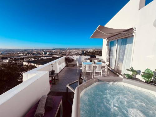 San Gwann Apartment | LA88 SweetHome Penthouse with Jacuzzi