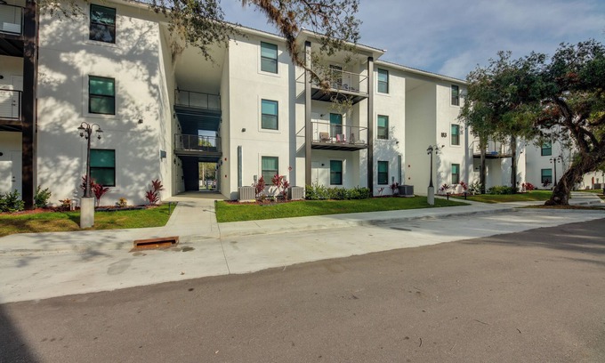 LaBelle Apartment | LaBelle Apartment, Close to Parks!